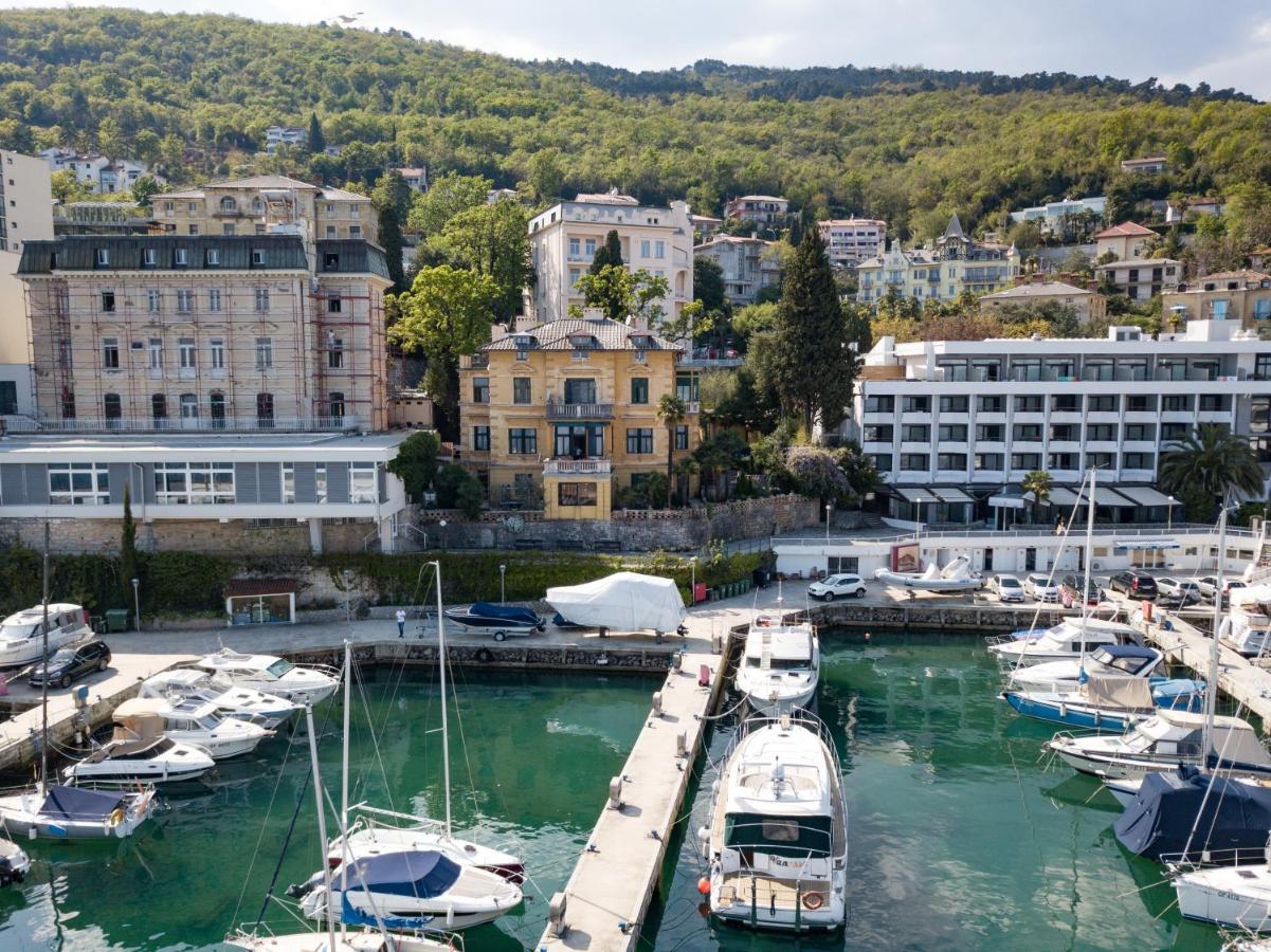 Regaly With Sea View And Free Parking