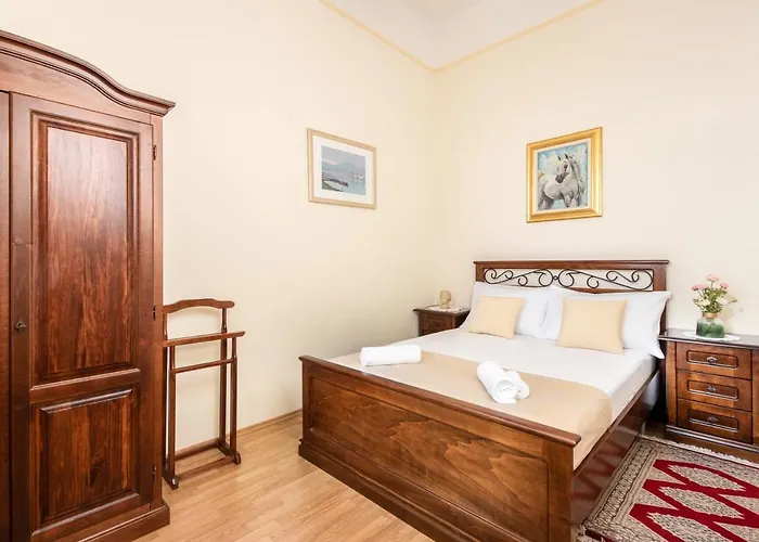 Apartment Villa Regaly With Sea View And Free Parking