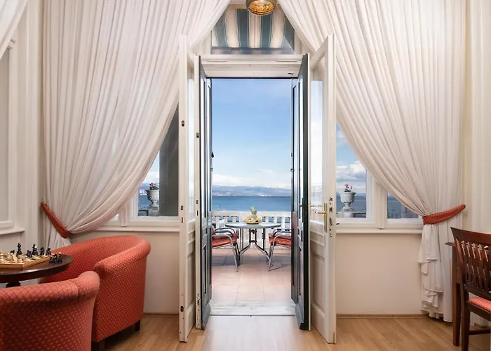 Apartment Villa Regaly With Sea View And Free Parking