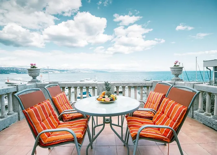 Apartment Villa Regaly