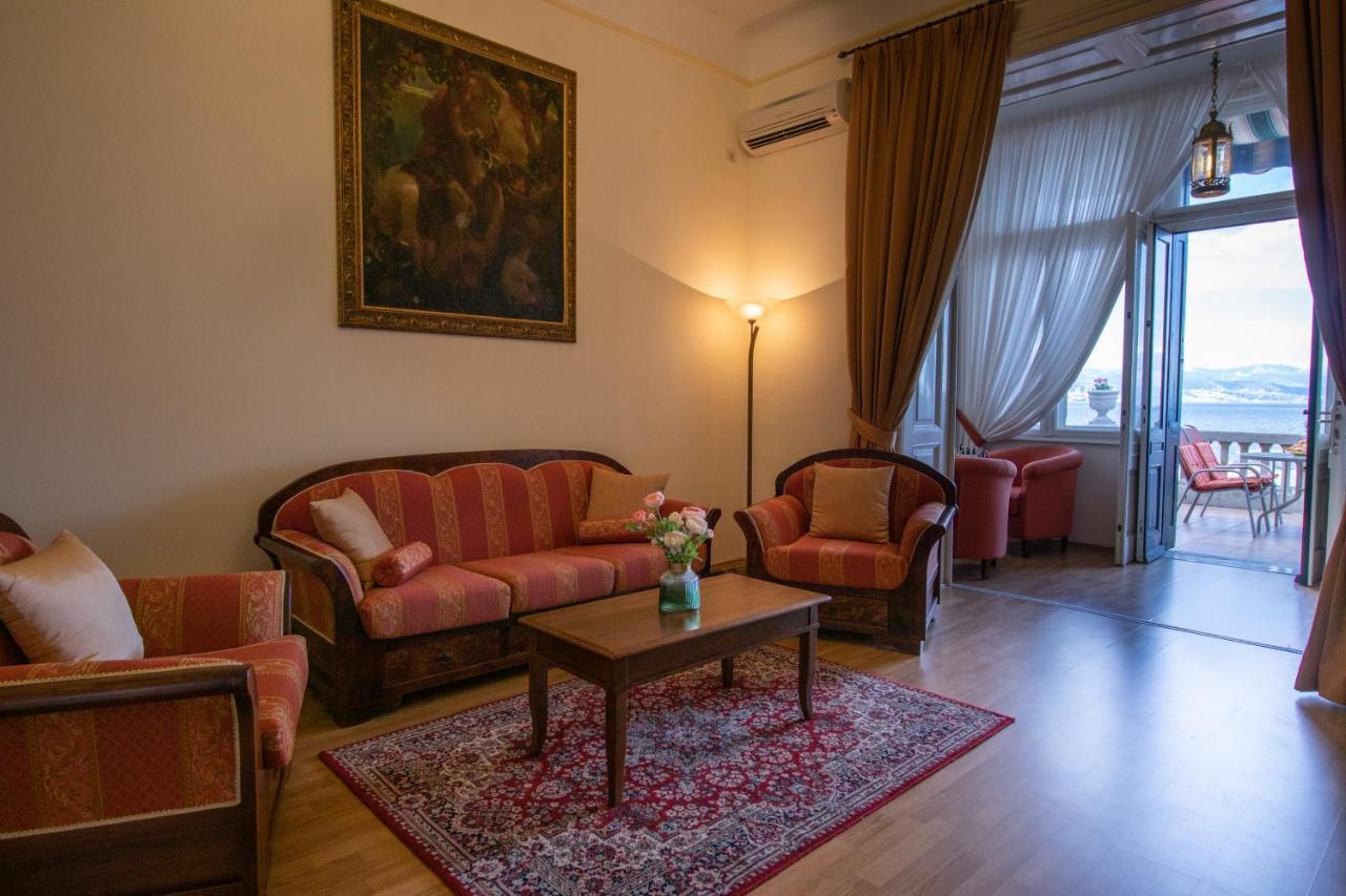Apartment Regaly With Sea View And Free Parking